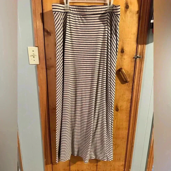 6/$20. Maxi long stripe skirt floor length size 1x. Very long - Picture 2 of 5